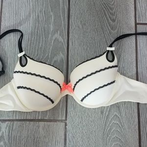 Victoria’s Secret Sexy Little Things 34D
